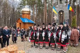 Karaoke fdlb canta cucu bata l vina versuri. Canta Cucu Bata L Vina De Rasuna Bucovina Pe Locul Unde Au Fost Mascacrati Cei Aproximativ 3000 De Romani La Fantana AlbÄƒ Romania Breaking News Rbn Press