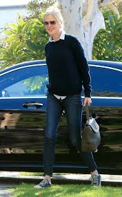 Nicole Kidman From The Big Picture Today S Hot Photos Casual Kidman The Actress Is Seen Arriving At Her Mother S Ho Nicole Kidman Style Casual Nicole Kidman