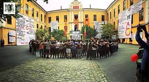 In front of the golden gates you can easily watch the river of humanity flow by without being caught up in the physical and metaphysical current. Galatasaray Lisesi Tarihi Nedir Galatasaray Lisesi Nerede Galatasaray Lisesi Icin Kac Puan Gerekir Haberler