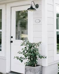 Shop wayfair for the best farmhouse industrial lighting. Choosing The Best Barn Lights For Your Modern Farmhouse Anderson Grant