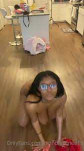 Nizhoni Renee Oiled up Stripteas