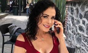 Lourdes maría guadalupe munguía gasquet, más conocida como lourdes munguía (méxico, d. Lourdes Munguia Es Criticada Por Abusar Del Photoshop Labotana Com
