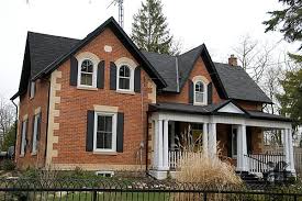 However, natural brick also looks stunning with the right paint choices on trim, siding, and soffits. Orange Brick Historic House At Historical Hamilton Brick House Exterior Colors Orange Brick Houses Orange Brick