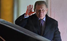 Кучма зайшов до зали парламенту через бокові двері без почесної варти. Nezhelanie Kuchmy Podpisat Soglashenie S Lnr I Dnr Oboshli S Pomoshyu Pisem Politika Rbk