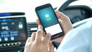 Multe salate per chi usa il cellulare alla guida. Whatsapp Attenzione Alla Bufala Sul Nuovo Codice Della Strada Libero Tecnologia