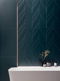 Rédigez le tout premier avis sur ce produit. Salle De Bain Avec Baignoire Sur Pied Et Carrelage Ceramique Bleu Canard Petrole Lisere Idee Salle De Bain Salle De Bain Extraordinaire Salle De Bains Moderne