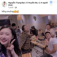 Huỳnh anh từng được giới trẻ hâm mộ khi là bạn gái của cầu thủ quang hải.không những vậy, khi ngôi sao của đt việt nam vướng ồn ào lộ tin nhắn bí mật vừa qua, huỳnh anh vẫn luôn bên cạnh, đồng thời bảo vệ và tin tưởng người yêu. Vá»«a Cong Khai Nhá»› Nhung Báº¡n Gai CÅ© Quang Háº£i Trá»ng Ä'áº¡i Láº¡i Hanh Ä'á»™ng Báº¥t Ngá»