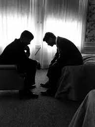 Jack Kennedy Conferring With His Brother And Campaign Organizer Bobby Kennedy In Hotel Suite Photographic Print Hank Walker Allposters Com Robert Kennedy Kennedy Robert Kennedy Assassination