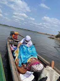 Water Baby: Mother gives birth in boat - Khmer Times