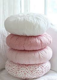 25 Inspiring Round Pillow Sewing Pattern Design Ideas For A Beginner Designideas Designbedroom Designhouse How To Make Pillows Round Pillow Sewing Pillows