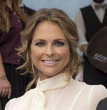 Prinsessan sofia och prins carl philip väntar sitt tredje barn! Prinzessin Madeleine Neues Familienfoto Zu Ostern Prinzessin Madeleine Prinzessin Und Schweden Prinzessin