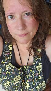 Overalls from American Rag, with a side of naïve confidence. Those were the  days! #tbt #headshot #throwbackthursday #90s #actorheadshots @americanragcie