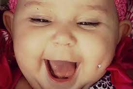 Mae Compartilha No Facebook Foto De Bebe Com Piercing Na Bochecha Cheek Piercings Dimples Dimple Piercing