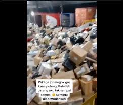We are sorry for the inconvenience caused and we thank you for your understanding. Courier Company J T Express Explains Staff S Violent Handling Of Parcels Caught On Viral Video Video Malaysia Malay Mail