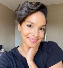 Former miss sa liesl laurie is engaged to dr musa mthombeni. Video Liesl Laurie Shows Off Her Cuteness With Or Without Filters Vuzacast