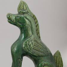 Odkryjte obrázek, který máte pod kostičkami. A Group Of Three Chinese Glazed Roof Tiles Of Seated Animals 20th Century Bukowskis