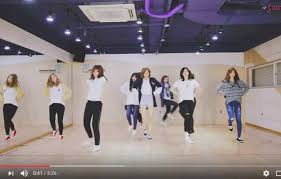 Twice tt lyrics hangul romanization klyrics. Twice Sebut Koreografi Signal Susah Begini Cuplikan Penampilannya Tabloidbintang Com