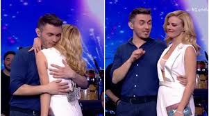 Ωστόσο, οι τελευταίες φήμες που κυκλοφορούν θέλουν την αγαπημένη παρουσιάστρια και ηθοποιό και τον δημοφιλή καλλιτέχνη να τραβούν. Sunday Live Makrypoylia Xatzhgiannhs Agkalia Sto Plato Ths Ekpomphs Cretapost Gr