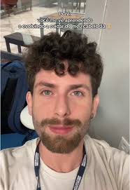 Quase um ano dessa mudança que aprendo a amar cada vez mais! 🧑🏼‍🦱❤️ .  #fyp #cachos #cabelo3a