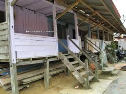 Rumah panjang di kampung long selaan, hulu baram, dilaporkan musnah hampir 100 peratus dalam kebakaran pagi tadi. Rumah Panjang Kampung Biawak Sarawak Malaysia Village Bombastic Borneo