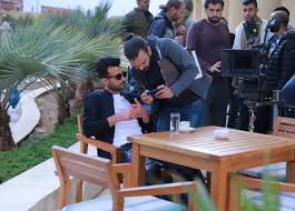 وأضاف هيثم شاكر، خلال حواره ببرنامج شيخ الحارة والجريئة، مع المخرجة إيناس الدغيدي، المُذاع عبر شاشة القاهرة والناس، أنه خلال فترة العقد مع المنتج نصر محروس وعن إنتاج مسلسل حب عمري، رد قائلا: Ø®Ø§Øµ Ø§Ù„ØµÙˆØ± Ø§Ù„Ø£ÙˆÙ„Ù‰ Ù„ÙƒÙˆØ§Ù„ÙŠØ³ Ù…Ø³Ù„Ø³Ù„ Ù‡ÙŠØ«Ù… Ø´Ø§ÙƒØ± Ø­Ø¨ Ø¹Ù…Ø±ÙŠ Ø®Ø¨Ø± ÙÙŠ Ø§Ù„ÙÙ†