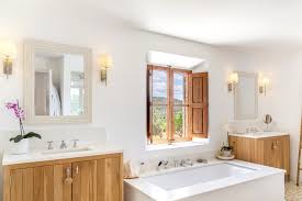 Welcome to our latest interior design collection of 17 beautiful coastal bathroom designs your home might need. 16 Beautiful Coastal Bathroom Designs Perfect For The Beach House