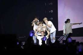 Bts have officially sold out wembley stadium and stade de france. Fenomen K Pop Bts Sobrali Stadion Uembli V Londone Vmestimostyu 90 000 Chelovek Za 1 5 Chasa