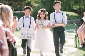 Tenir la dans certains cas, ce sont de jeunes adultes, souvent des célibataires (histoires d'initier les mariages suivants !), qui sont des amis, des proches des mariés. Nos Idees D Animations De Mariage Originales Pour Epater Les Invites Lors D Un Mariage