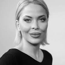 Nina Richter's Instagram, Twitter & Facebook