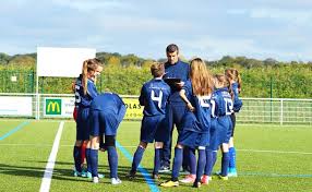 Grâce à nos correspondants dans les stades, vous êtes informés en temps réel des buts, cartons et évènements importants des. Liste Des Joueuses U15f Rassemblement Ligue District De Loir Et Cher De Football