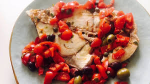 Distribuite i tranci di ricciola nei piatti individuali. Trancio Di Ricciola Alla Mediterranea Youtube