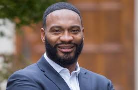 Kenny Hampton's Instagram, Twitter & Facebook