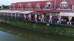 Mai intai, te poti indrepta spre lacul neptun, pentru. Hotel Restaurant Lacul Racilor Olimp Youtube