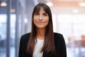 Natalie Menzel Senior Associate I Rechtsanwältin I Ernst & Young Law GmbH