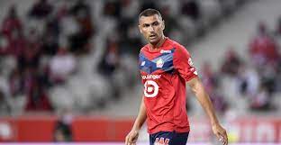Genç oyuncu, 2001 yazında u17 milli takımı kadrosuna davet edildi. Burak Yilmaz Back For Title Sprint