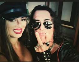 Who is Stephen Pearcy dating? Stephen Pearcy girlfriend, wife
