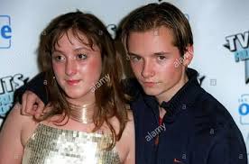 How old do you think he looks in the movie? Kate Winslet And Leonardo Dicaprio On The Set Of Titanic 1997 9gag