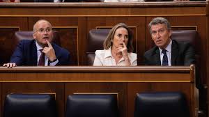 El informe de la UCO y la presencia del Gobierno refuerzan a Feijóo para ausentarse del acto por los 40 años en la UE