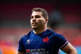 Antoine Dupont se confie : Entre émotions et confidences intimes au Papotin