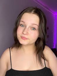 totally random question: do you think i'm pretty, yes or no?💗