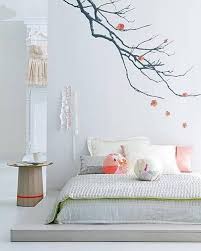 Japanese Style Bedroom In White And Coral Deco Chambre Japonaise Decoration Japonaise Decoration Interieure Zen
