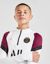 Jordan brand and french professional football club paris saint germain expanded their collaboration into 2020 with the jordan 4 psg. Jordan Paris Saint Germain Strike Fussball Trainingsoberteil Fur Kinder Schwarz Jd Sports