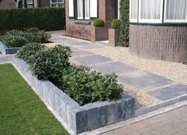 tuin en stenen rand door saalk tuin voortuin tuin ideeen