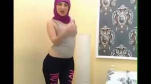 Muslim Girl Dancing in Hijab - XNXX.COM