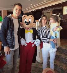 Välj mellan premium isabel collado av högsta kvalitet. Manchester United Fa Cup Hero Ander Herrera Takes Midweek Break To Disneyland Paris With Gorgeous Partner Isabel Collado And Their Daughter