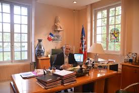 L'ennui c'est ce qu'il n'y a que par la poste de roissy que transite tous les colis étrangers et c'est inévitable. Val D Oise Andre Toulouse Le Maire Qui A Fait Decoller Roissy En France La Gazette Du Val D Oise