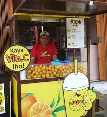 Etalase minuman jus buah unik minuman buah segar dan sehat paling banyak di gemari oleh masyarakat saat ini setelah susu sapi murni.dan untuk mendapatkan nya sangat lah mudah,karena sekarang banyak sekali pedagang yang menjajakan minuman ini dengan gerobak atau pun kios. Info Top Gerobak Jus