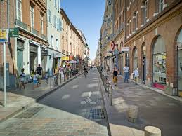 À l'appel de la fdsea 31 et des jeunes agriculteurs 31, plusieurs centaines d'agriculteurs et leurs engins vont converger sur le périphérique de toulouse et jusqu'en centre. Rue Charles De Remusat Toulouse Wikipedia