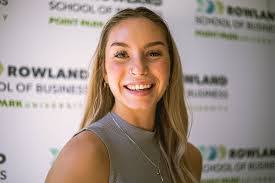 Lexie Holmes's Instagram, Twitter & Facebook