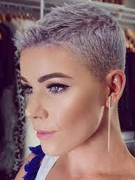 In this specific hairstyle, you need to give a little messy and uneven look. Nieuw Kapsel Short Hair Styles Short Hair Styles Pixie Super Short Hair